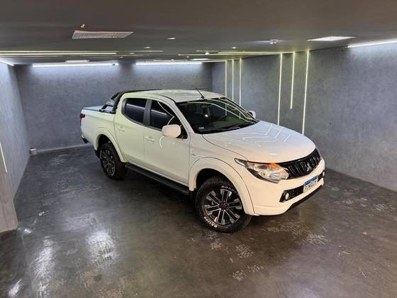 MITSUBISHI L200 TRITON 2.4 16V TURBO DIESEL GL CD 4X4 MANUAL MITSUBISHI L200 TRITON 2.4 16V TURBO DIESEL GL CD 4X4 MANUAL